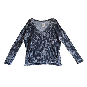 CHASER REVOLVE Women XL Evereve Camo Top Gray Boho V-Neck Side & Cuffs Snaps 46"